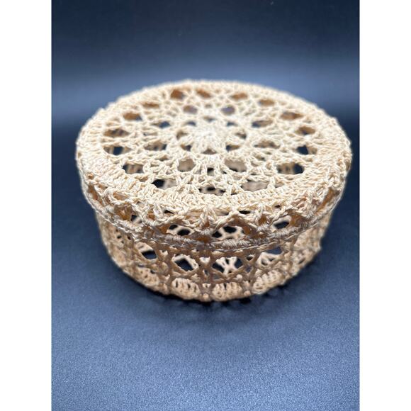 Crocheted Lidded Trinket/Vanity Box Round Starched Vintage Cottage Core Decor - Picture 3 of 8